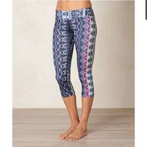 Prana Roxanne Capri Black Hydrobloom Yoga Leggings Size XL Mid-Rise Cropped Pant